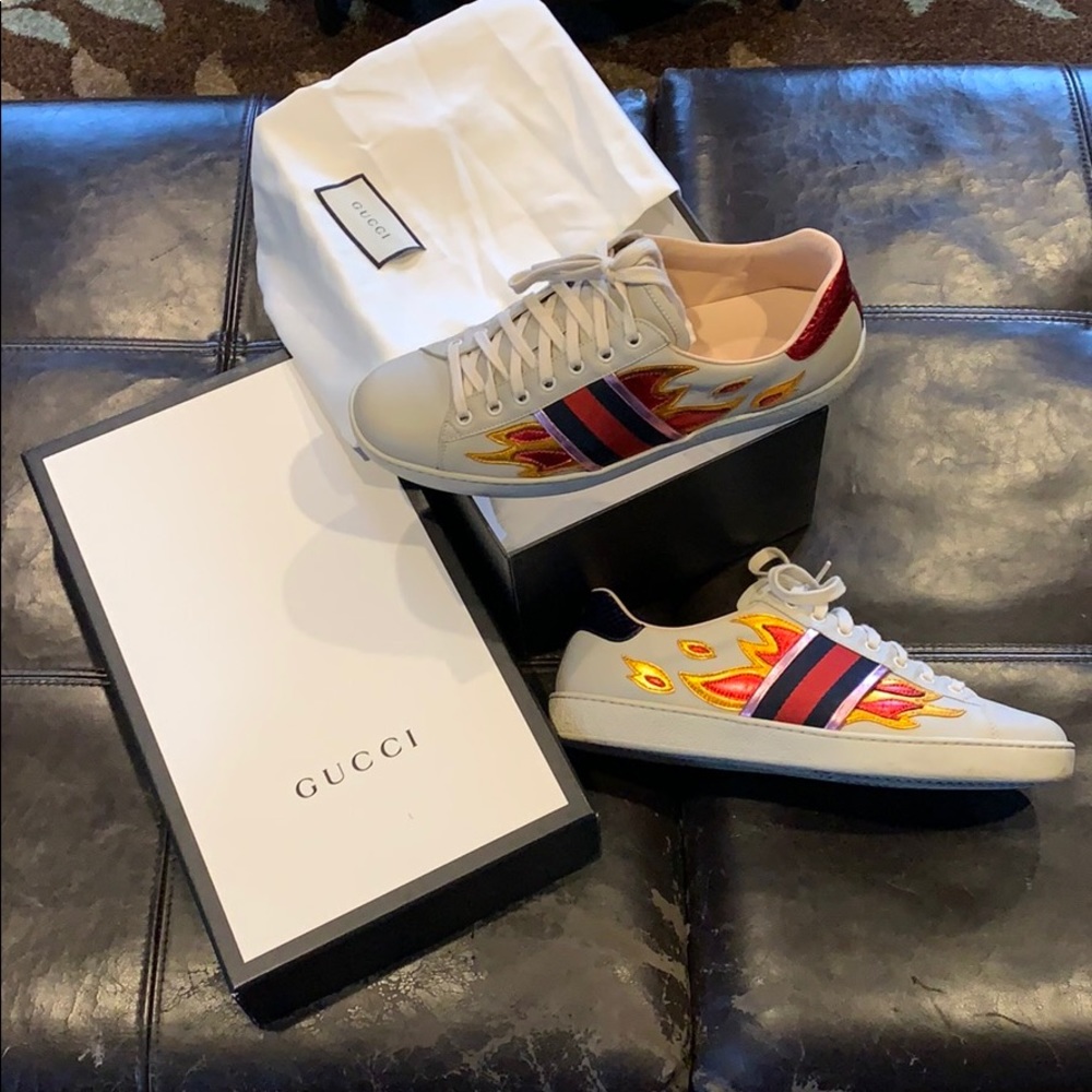 Pre owned Gucci low top tennis shoe
